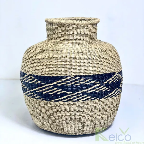 Bộ sưu tập bình hoa cỏ biển có họa tiết truyền thống