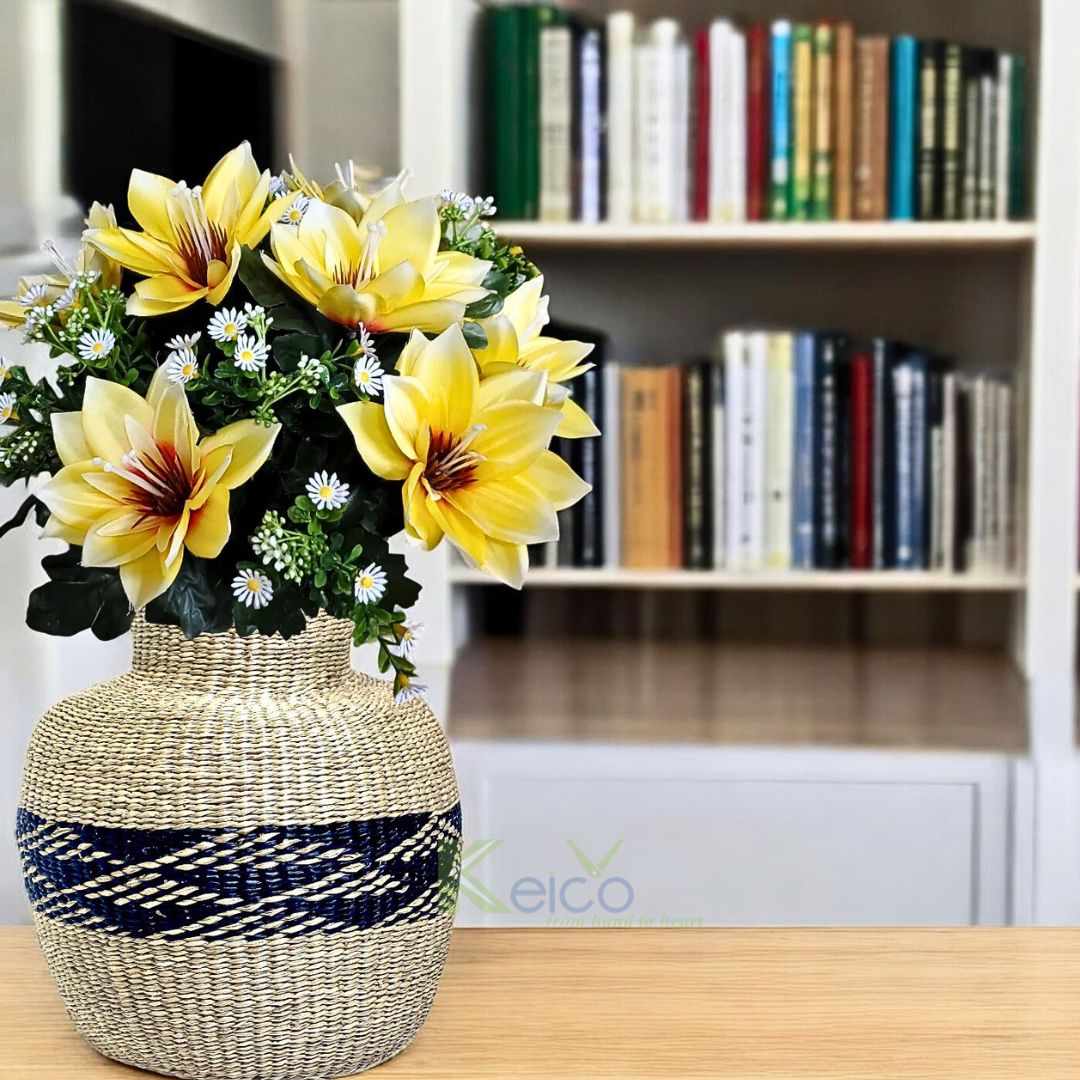 Bộ sưu tập bình hoa cỏ biển có họa tiết truyền thống
